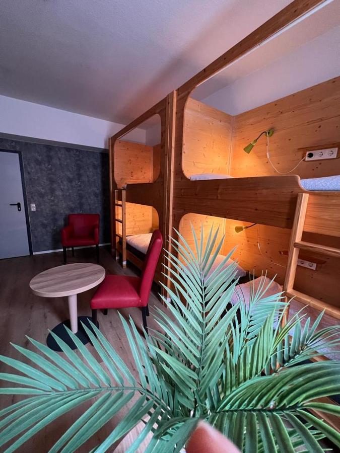 Family Room,1372762484:JPEG